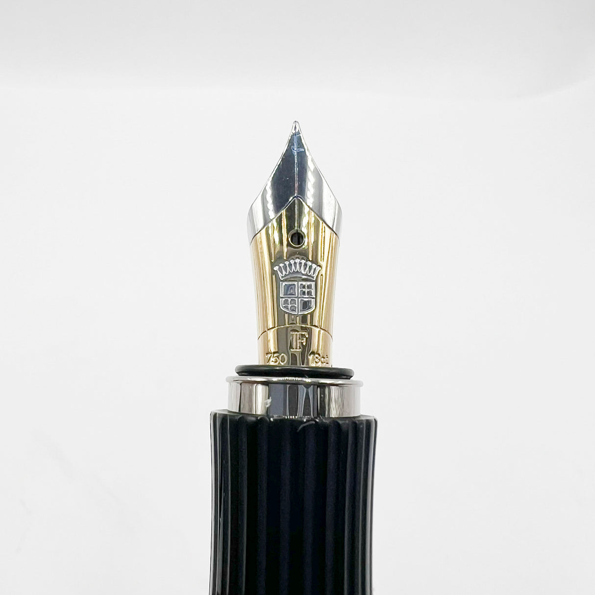 Graf von Faber Castell Intuition Fountain Pen - Black Smooth Resin Cap/Black Fluted Resin Barrel - Fine 18kt Gold Nib