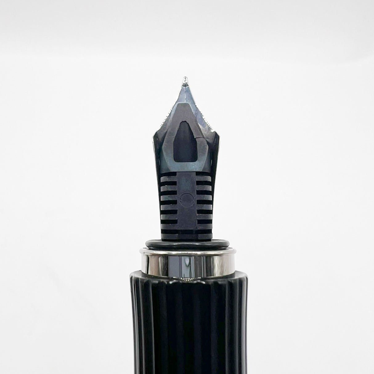 Graf von Faber Castell Intuition Fountain Pen - Black Smooth Resin Cap/Black Fluted Resin Barrel - Fine 18kt Gold Nib