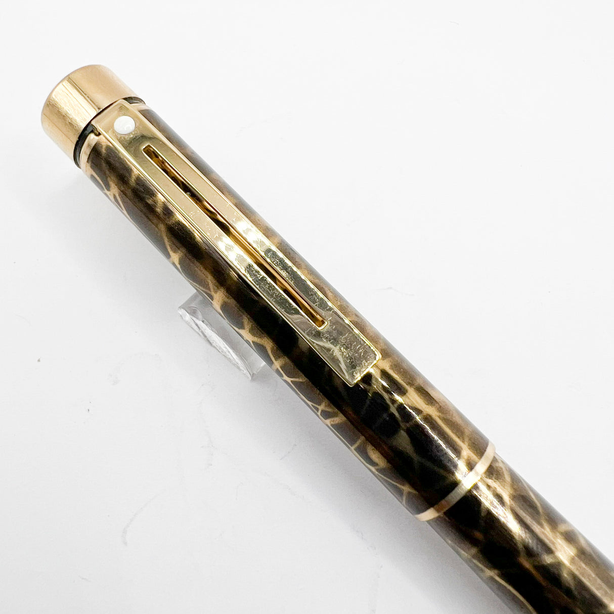 Sheaffer Full Size Targa Lacque Filigree Pattern Fountain Pen - Medium 14kt Gold Nib
