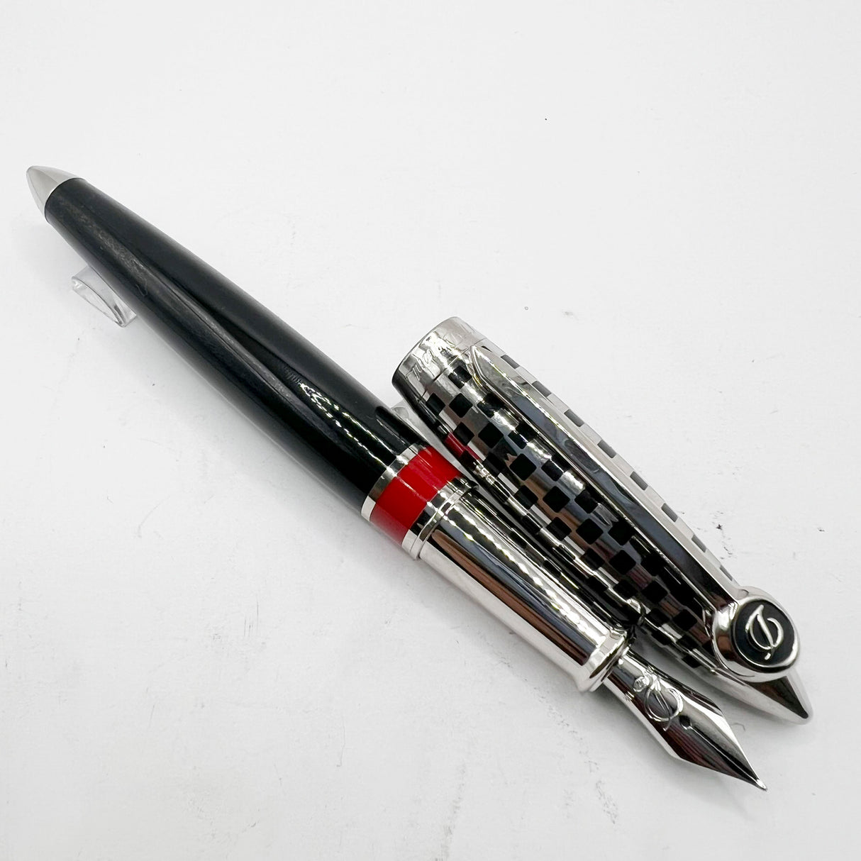 S.T.Dupont F1 Grand Prix Limited Edition Fountain Pen - Medium 18kt Gold Nib