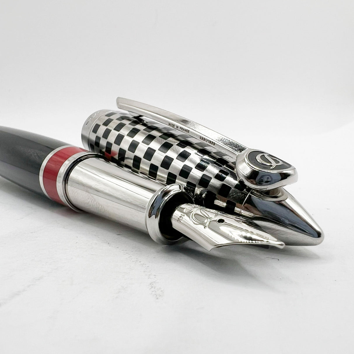 S.T.Dupont F1 Grand Prix Limited Edition Fountain Pen - Medium 18kt Gold Nib