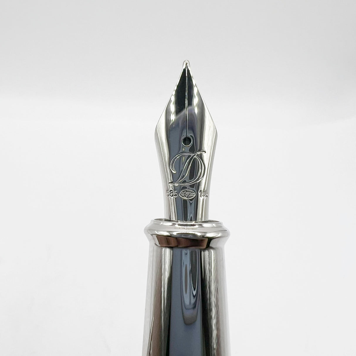 S.T.Dupont F1 Grand Prix Limited Edition Fountain Pen - Medium 18kt Gold Nib