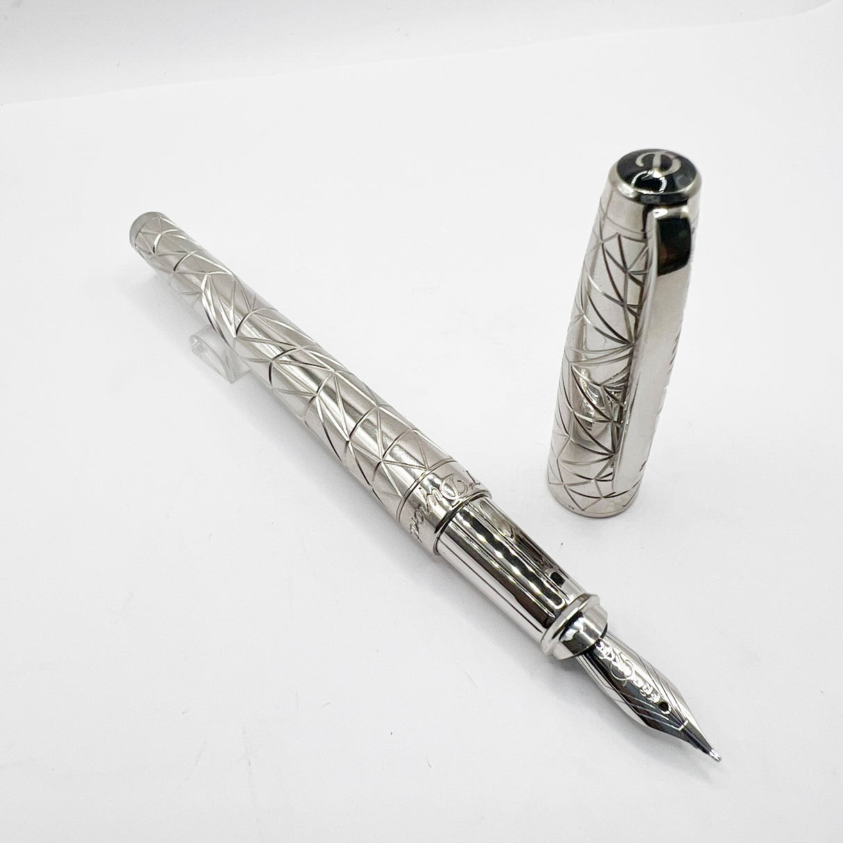 S.T. Dupont Olympio Graphic Fountain Pen - Medium 18kt Gold Nib