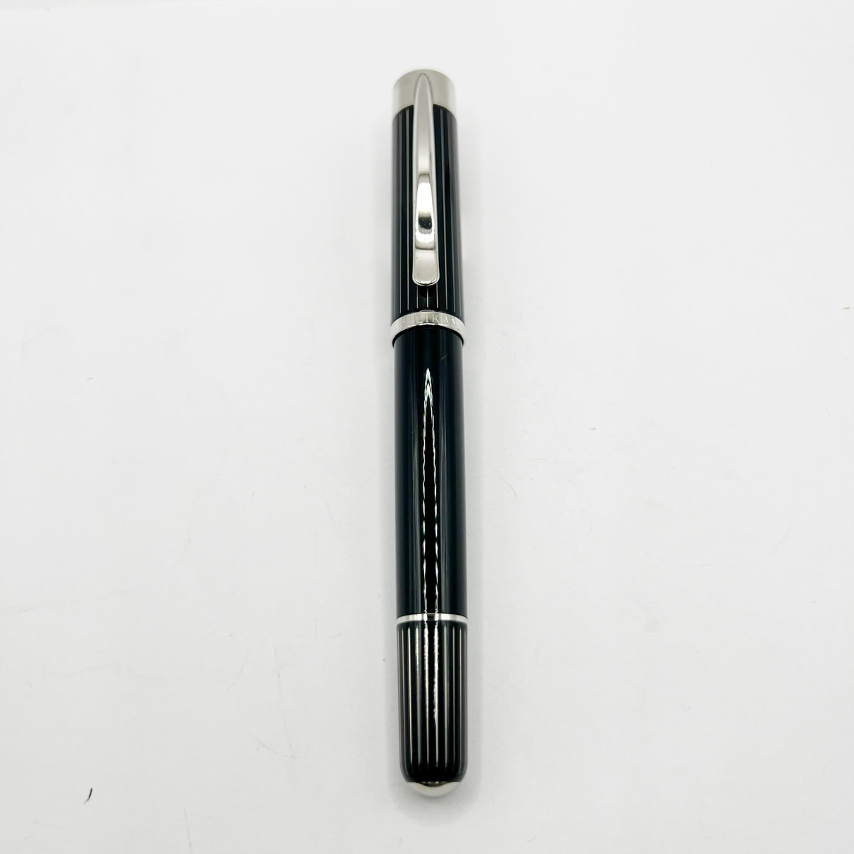 Pelikan P3100 Ductus Fountain Pen - Medium 18kt Gold Nib