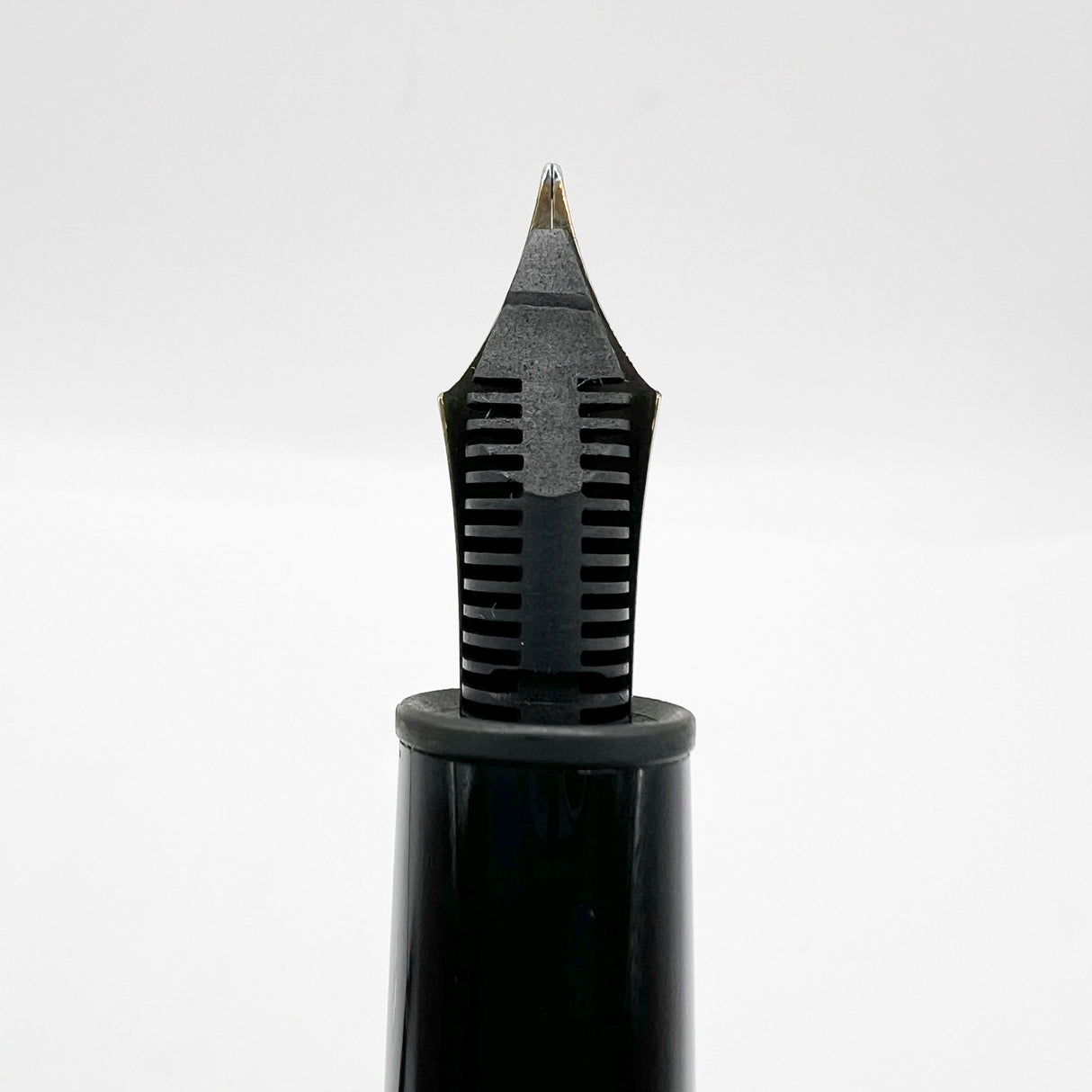Montblanc Meisterstuck Black Resin #146 LeGrand Fountain Pen - Medium 14kt Gold Nib