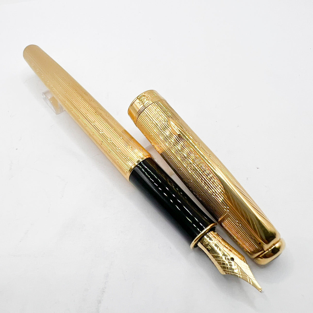 Parker Sonnet Gold-Plated Chiseled Fountain Pen - Medium 18kt Gold Nib