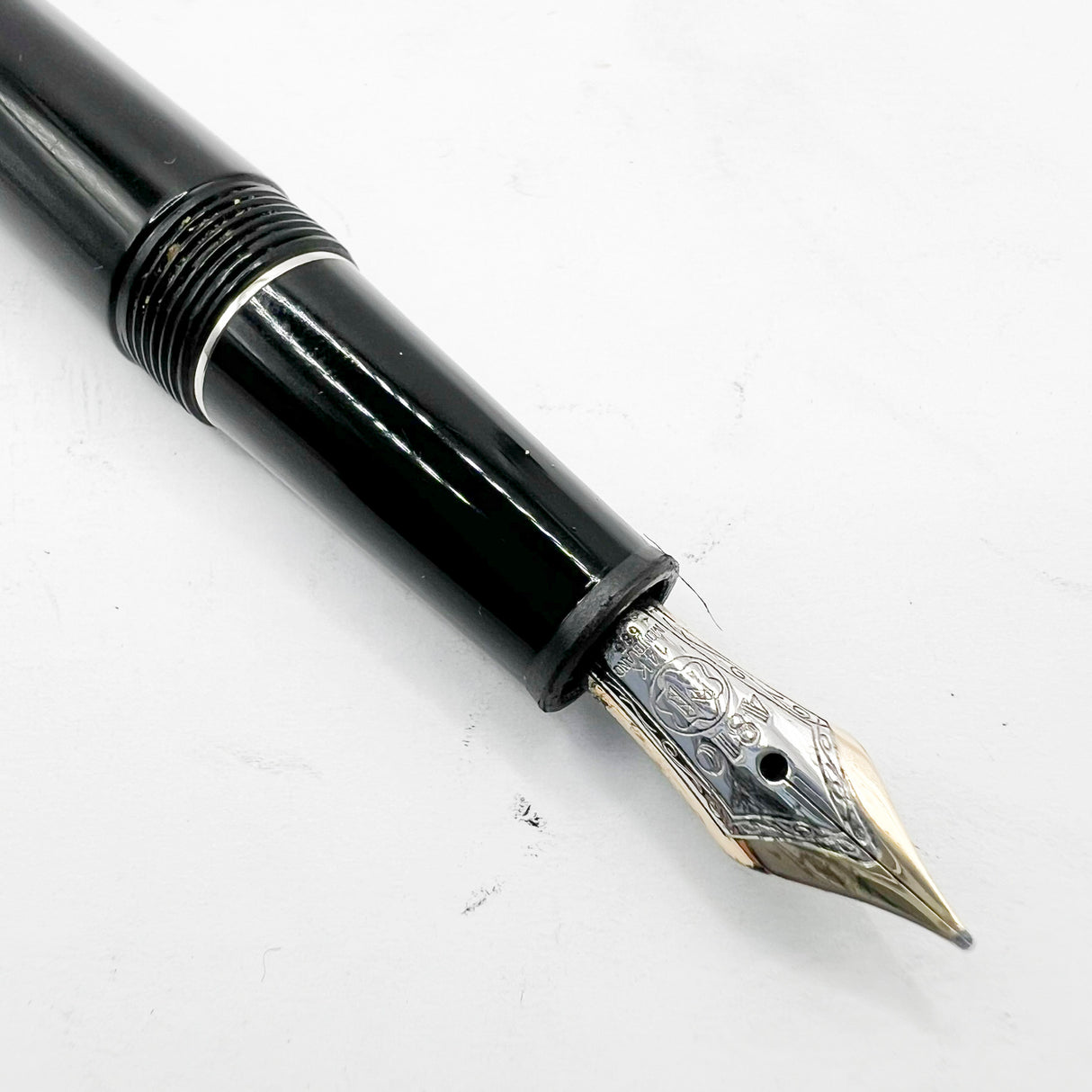 Montblanc Meisterstuck Black Resin #145 Classique Platinum-Plated Trim Fountain Pen - Medium 14kt Kt Gold Nib