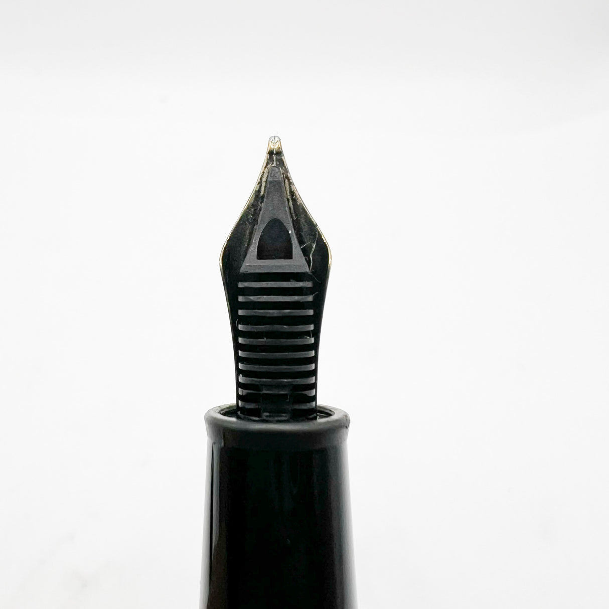 Montblanc Meisterstuck Black Resin #145 Classique Platinum-Plated Trim Fountain Pen - Medium 14kt Kt Gold Nib