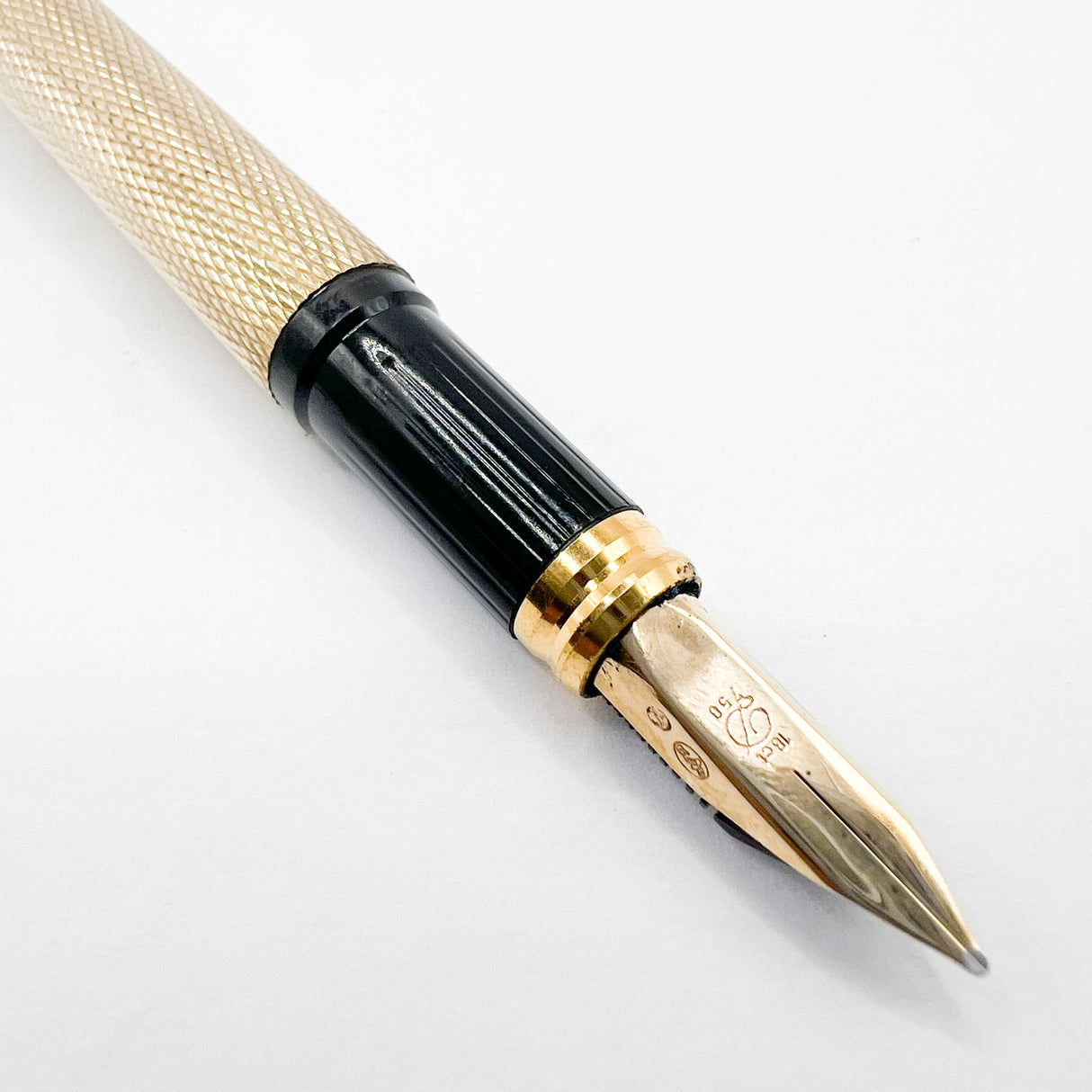 S.T. Dupont Full Covered Gold-Plated Barleycorn Classic Fountain Pen- Medium 18kt Gold Nib