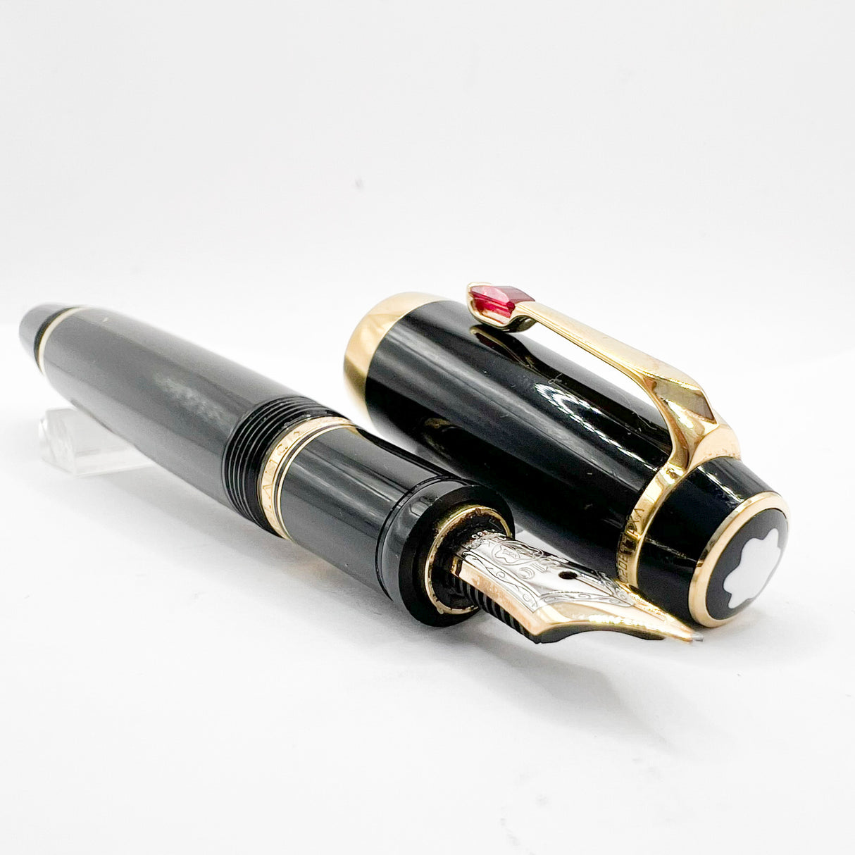 Montblanc Boheme Black Retractable Nib Fountain Pen- Fine 14 Kt Gold Nib