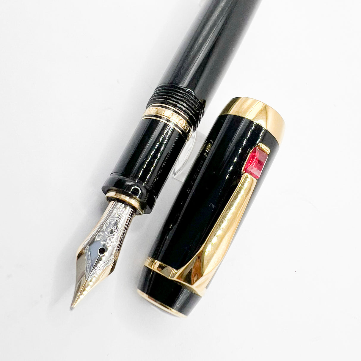 Montblanc Boheme Black Retractable Nib Fountain Pen- Fine 14 Kt Gold Nib