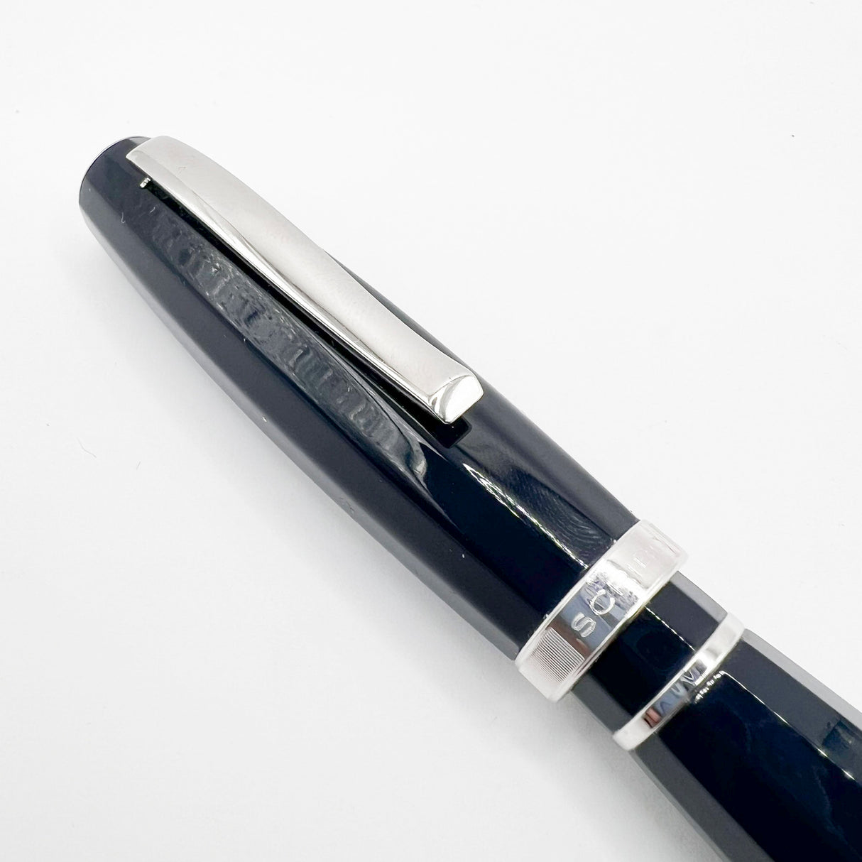 Scribo (Bologna) "Feel" Navy Blue Faceted Fountain Pen - Fine 18Kt Gold Nib