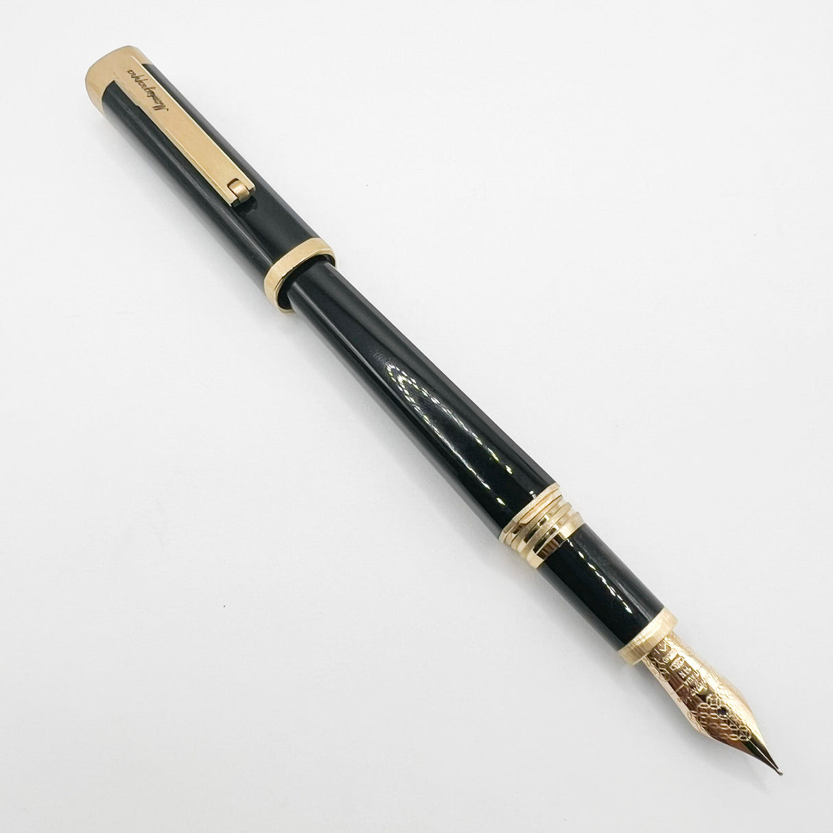 Montegrappa Zero Elegant Black 4-Sided Fountain Pen with Rounded Corners- Medium 14kt Gold Nib