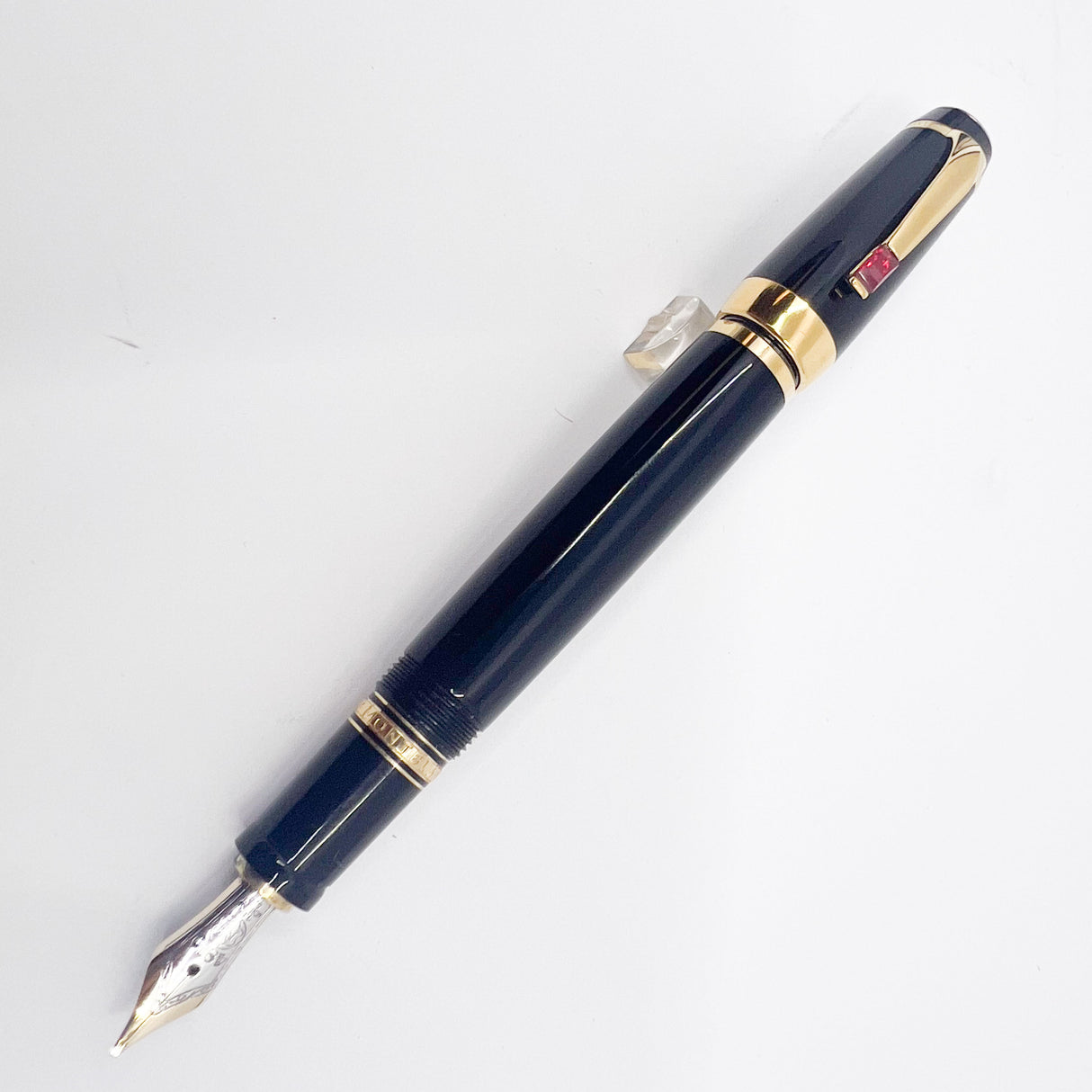 Montblanc Boheme Rouge - Black Resin Fountain Pen - Retractable Medium 14kt Gold Nib
