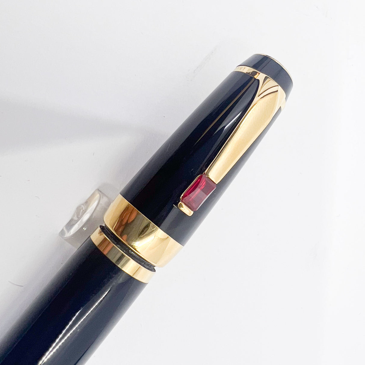 Montblanc Boheme Rouge - Black Resin Fountain Pen - Retractable Medium 14kt Gold Nib