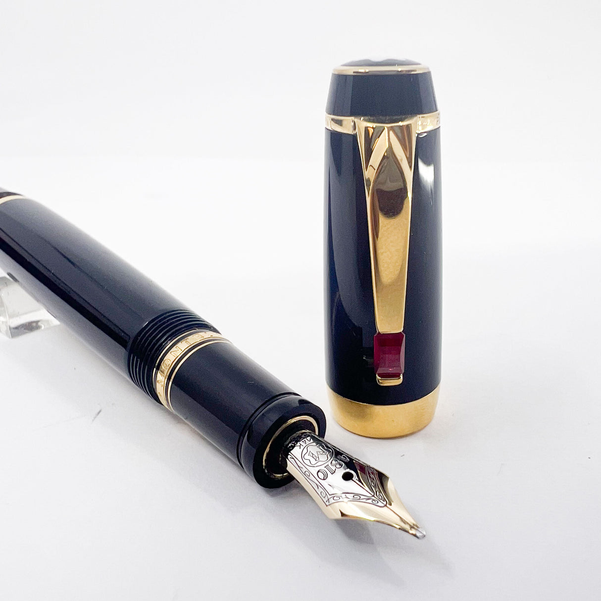 Montblanc Boheme Rouge - Black Resin Fountain Pen - Retractable Medium 14kt Gold Nib