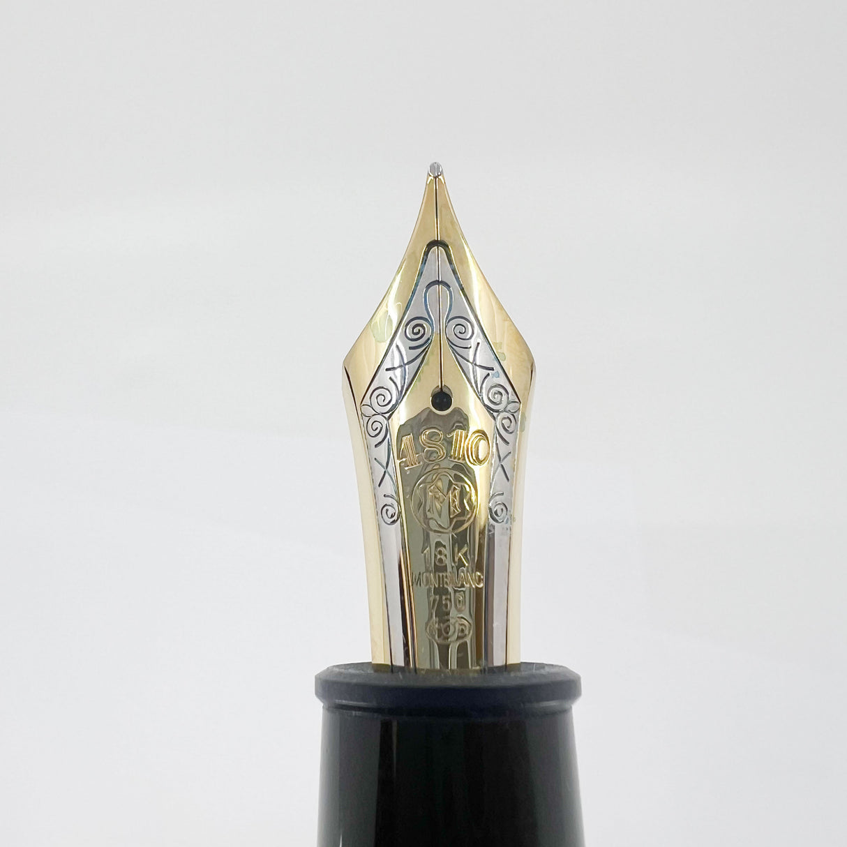 Montblanc Ernest Hemingway Writers Series Limited Edition Fountain Pen - Medium 18kt Gold Nib