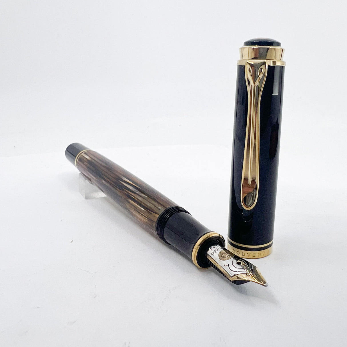 Pelikan M400 Tortoise Brown Fountain Pen - Medium Oblique 14kt Gold Nib
