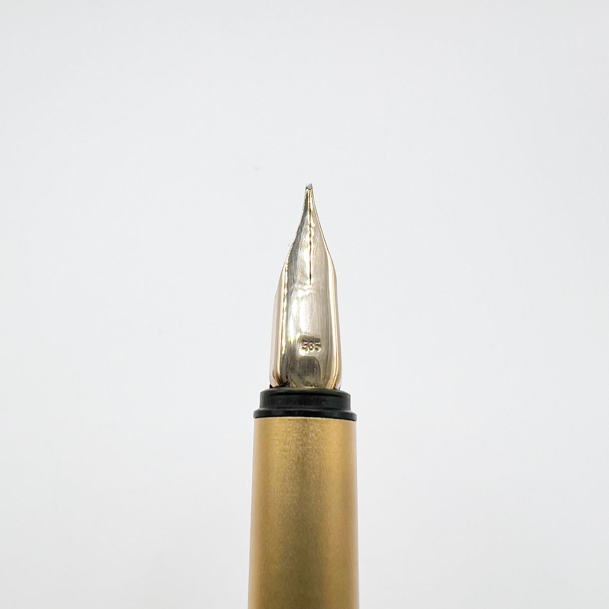 Montblanc Noblesse Gold-Plated Fluted Vertical Lines Fountain Pen - Extra Fine 14kt Gold Nib
