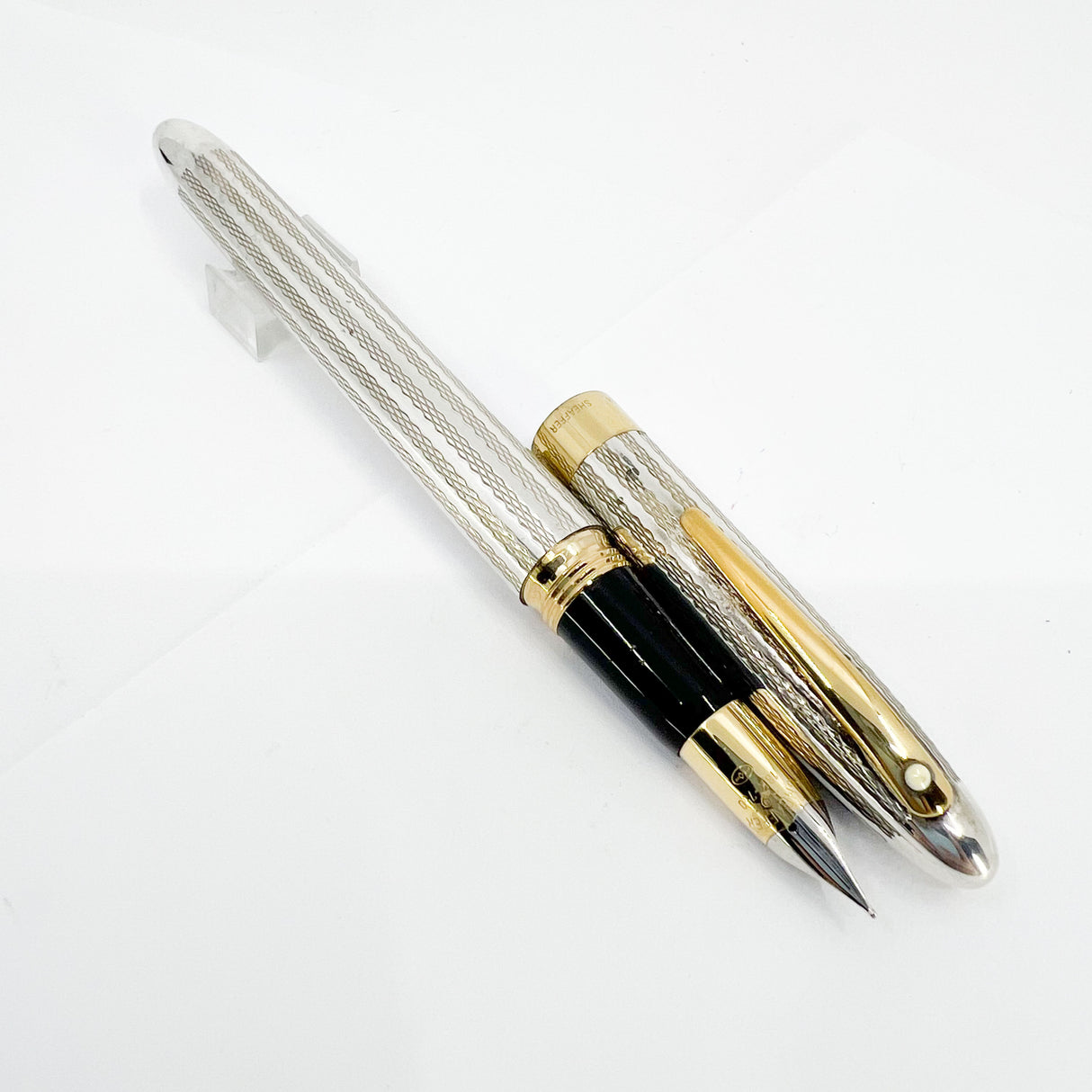 Sheaffer Sterling Silver "Top-of-the Line" Crest Fountain Pen - Fine 18kt Gold Nib (Circa 1990s)