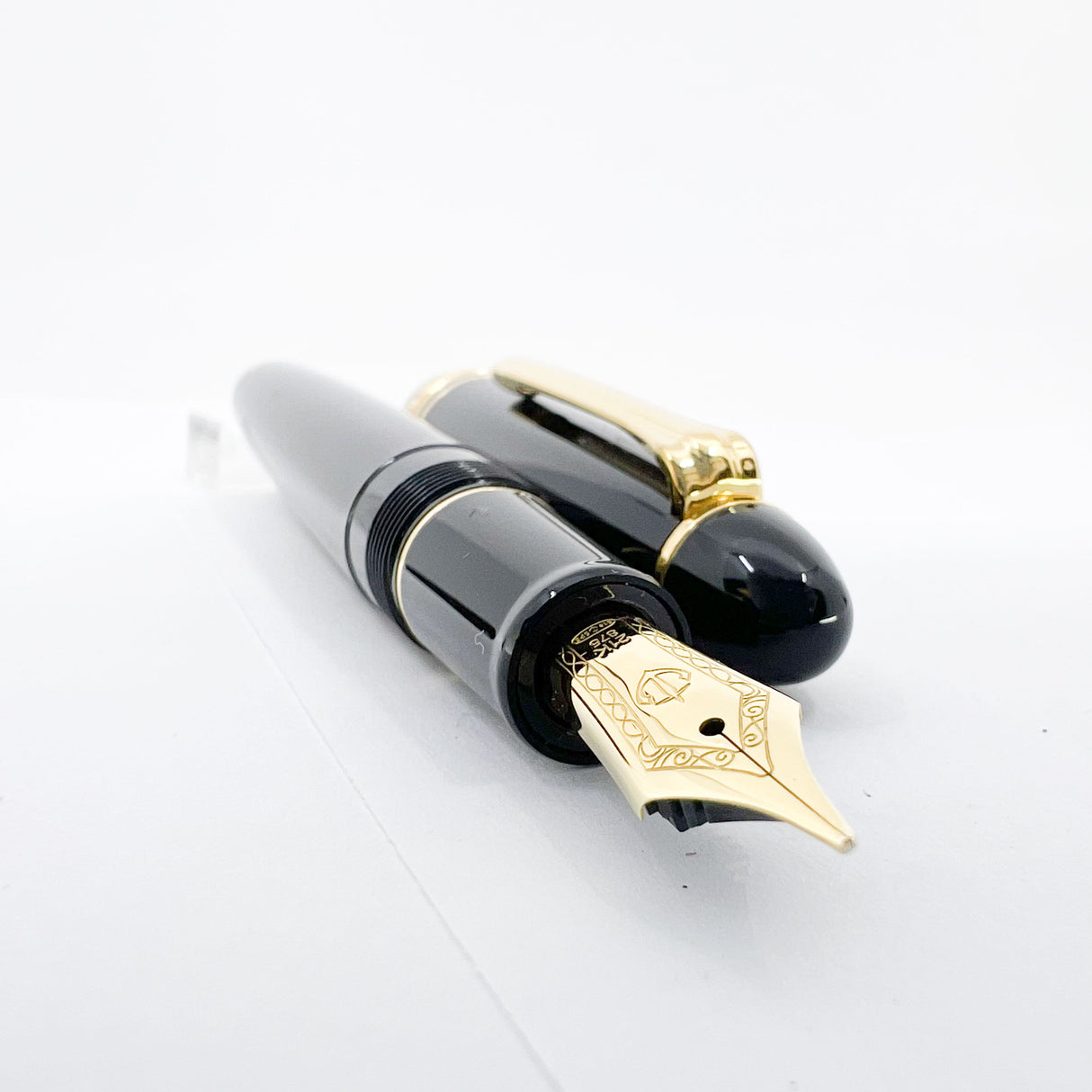 Sailor Black 1911L Large Fountain Pen - Broad 21kt Gold Nib