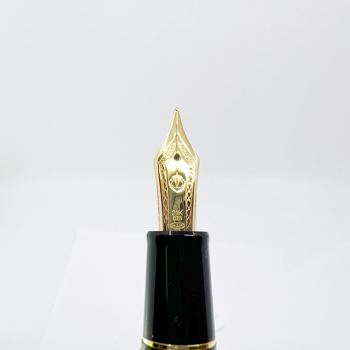 Sailor Black 1911L Large Fountain Pen - Broad 21kt Gold Nib