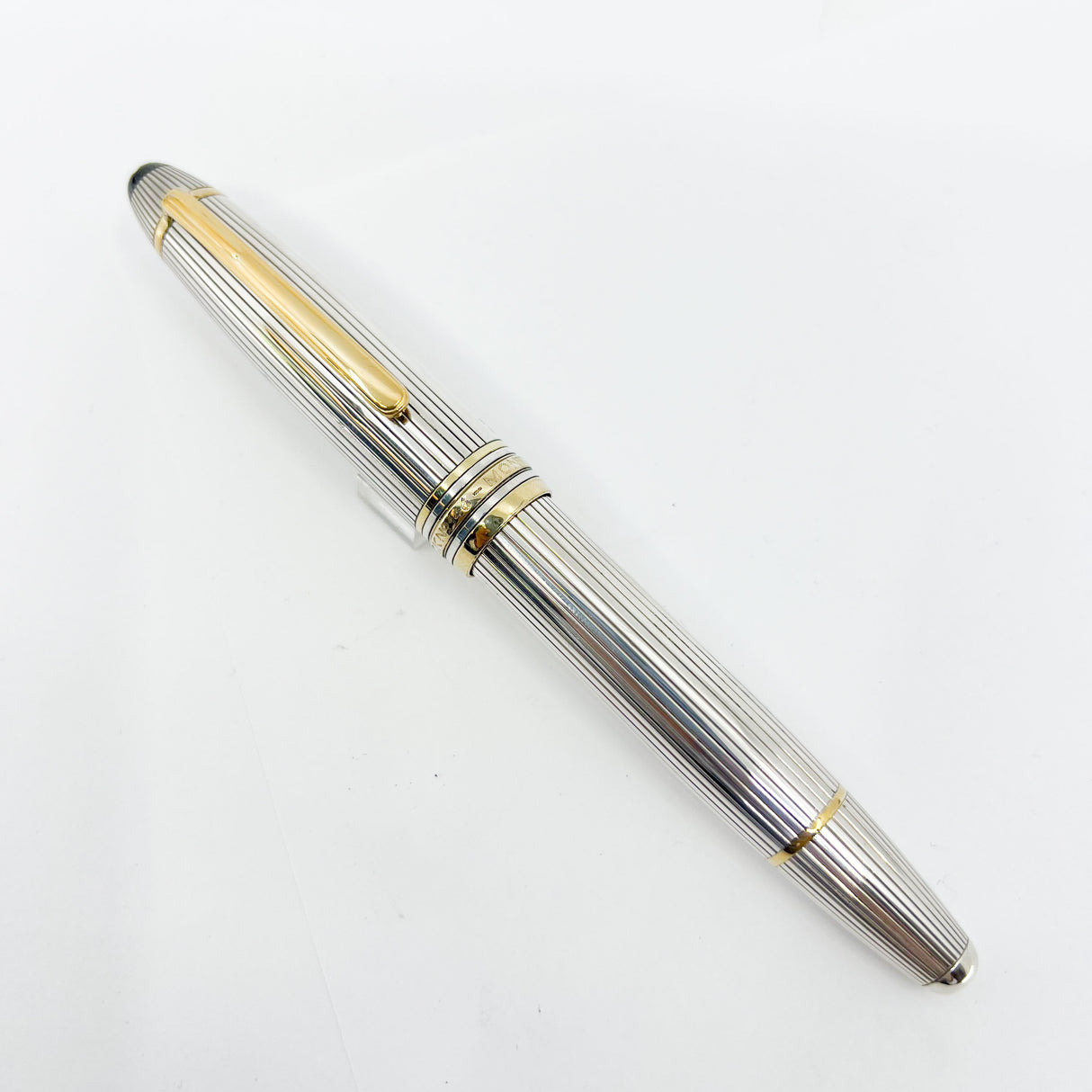 Montblanc LeGrand Solitaire #146 Sterling Silver Pinstriped Fountain Pen - Fine 18kt Gold Nib