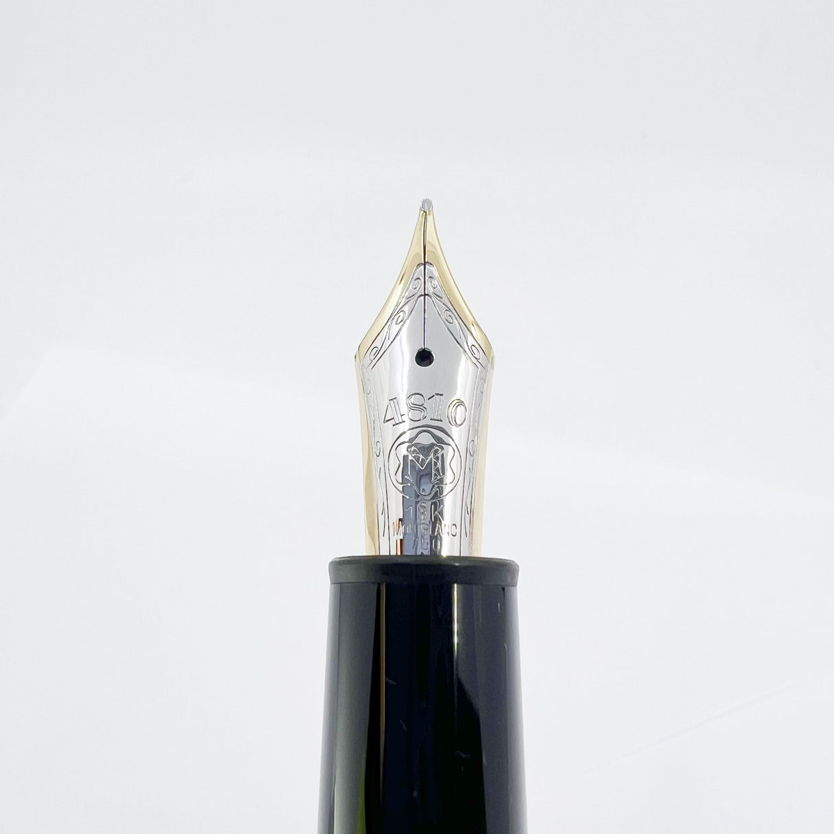 Montblanc LeGrand Solitaire #146 Sterling Silver Pinstriped Fountain Pen - Fine 18kt Gold Nib