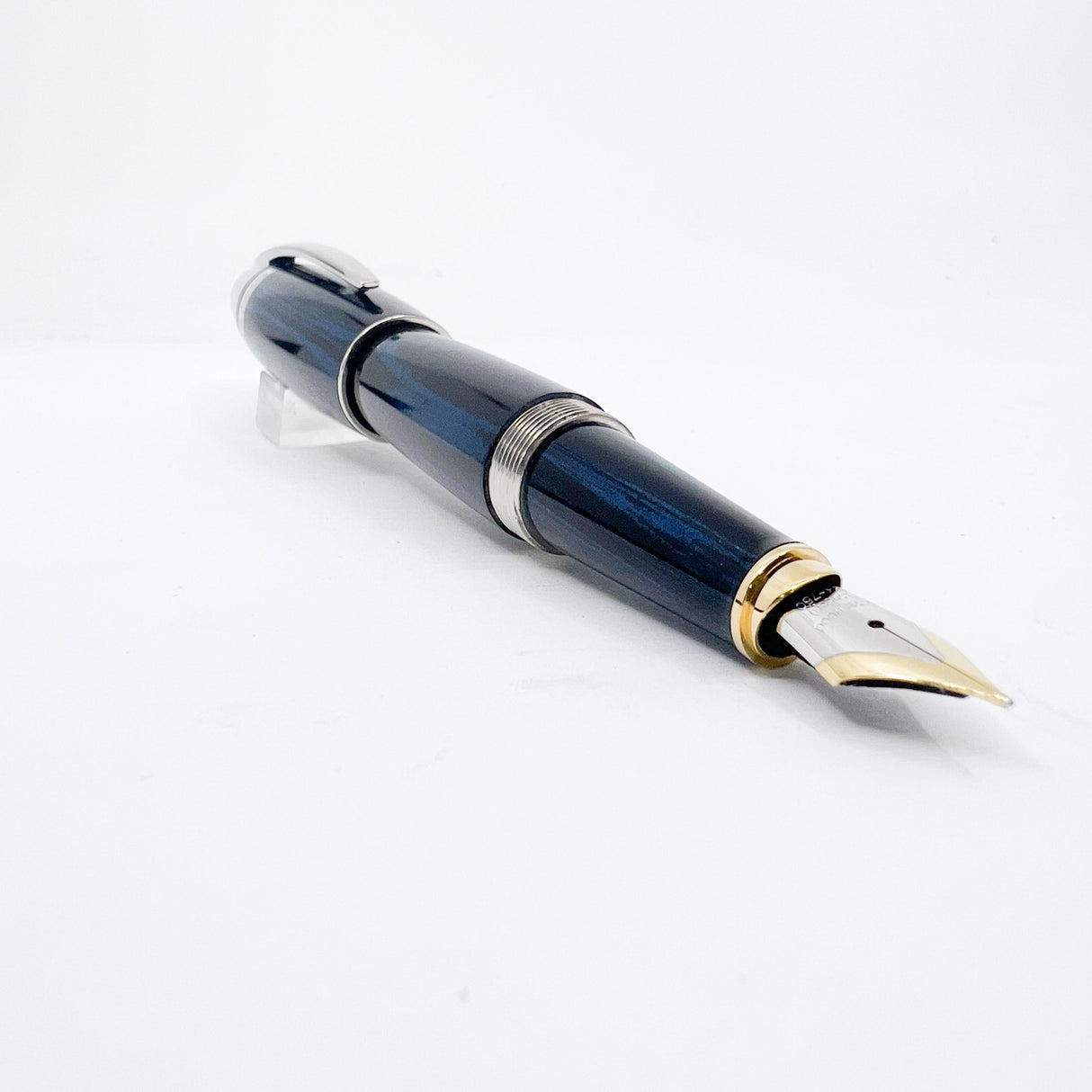 Underwood (London) Piccadilly Ebonite Blue/Black Ripple Fountain Pen - Medium 18kt Gold Nib