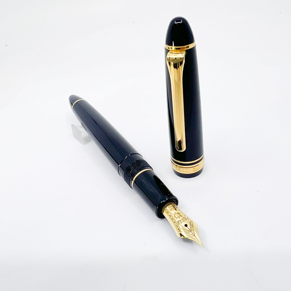 Sailor 1911 Standard Size Glossy Black Fountain Pen - Fine 14kt Gold Nib