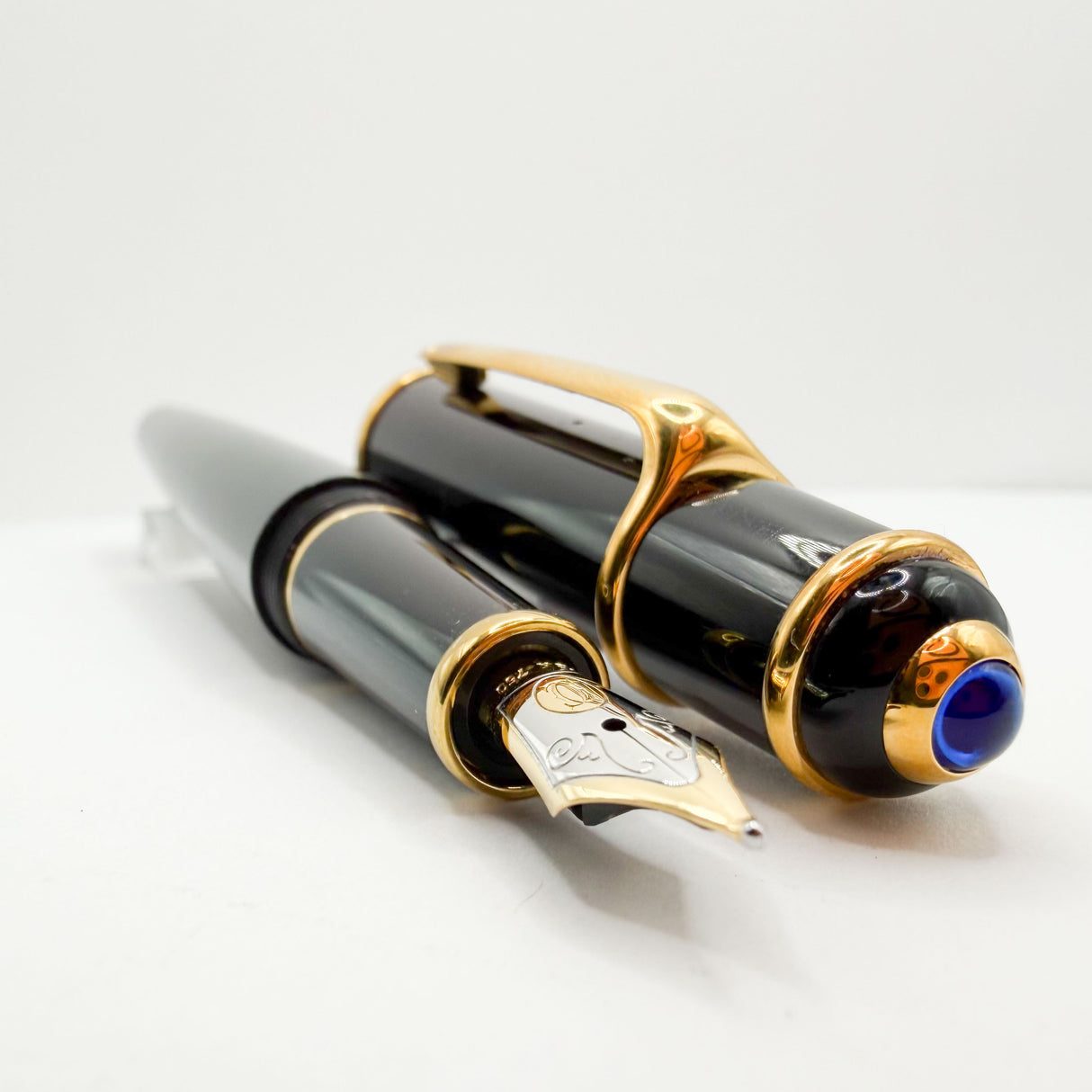 Cartier Diabolo Black Composite Fountain Pen - Medium 18kt Gold Nib