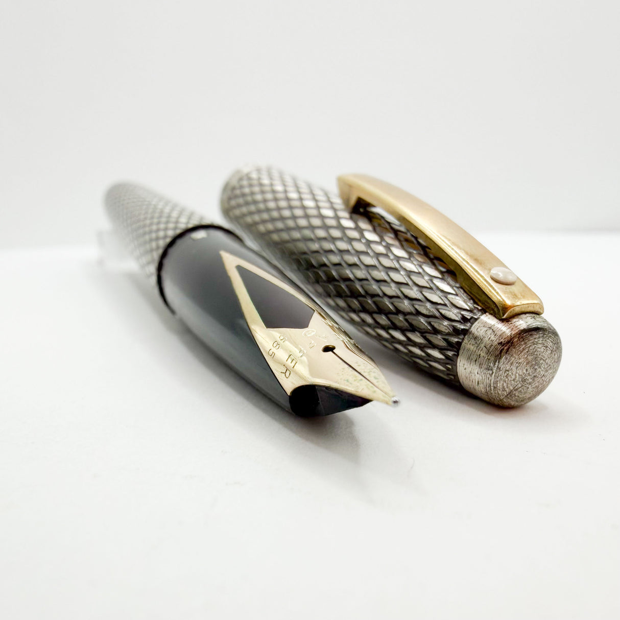 Sheaffer Imperial Sterling Silver Diamond-Shape Design Fountain Pen - Fine 14kt Gold Nib