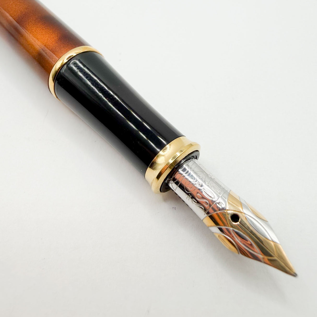 Cross Pinnacle Amber Marble Lacquer Fountain Pen - Medium 18kt Gold Nib -Scarce!
