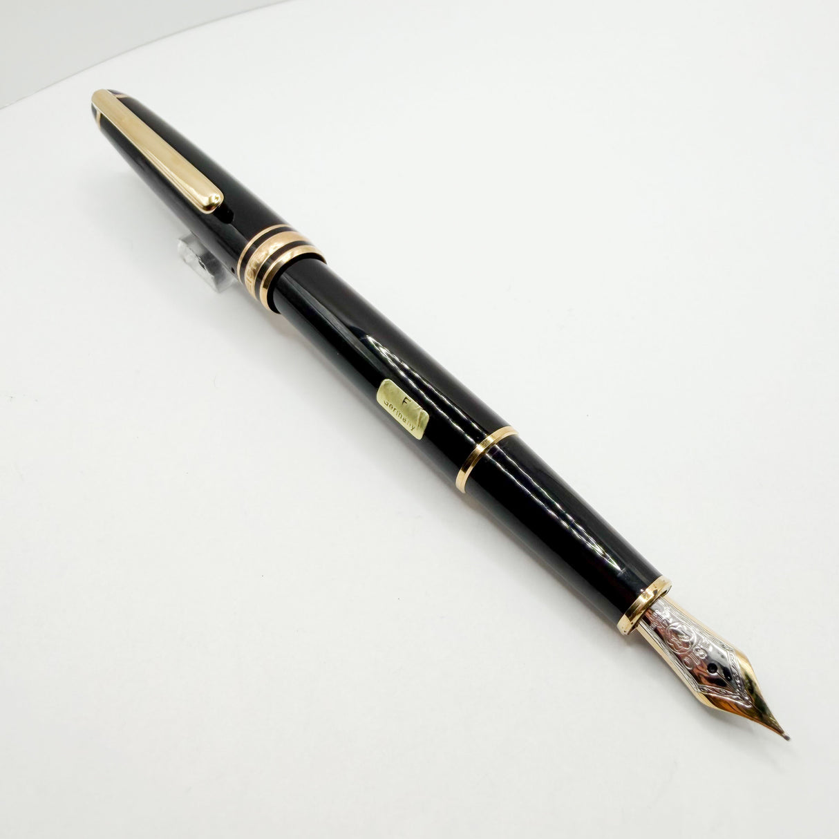 Montblanc Classique #144 Black Resin Fountain Pen - Fine 14kt Gold Nib