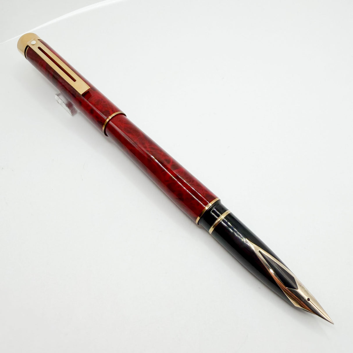 Sheaffer Full Size Targa Red Ronce Lacque Fountain Pen - Extra Fine 14kt Gold Nib