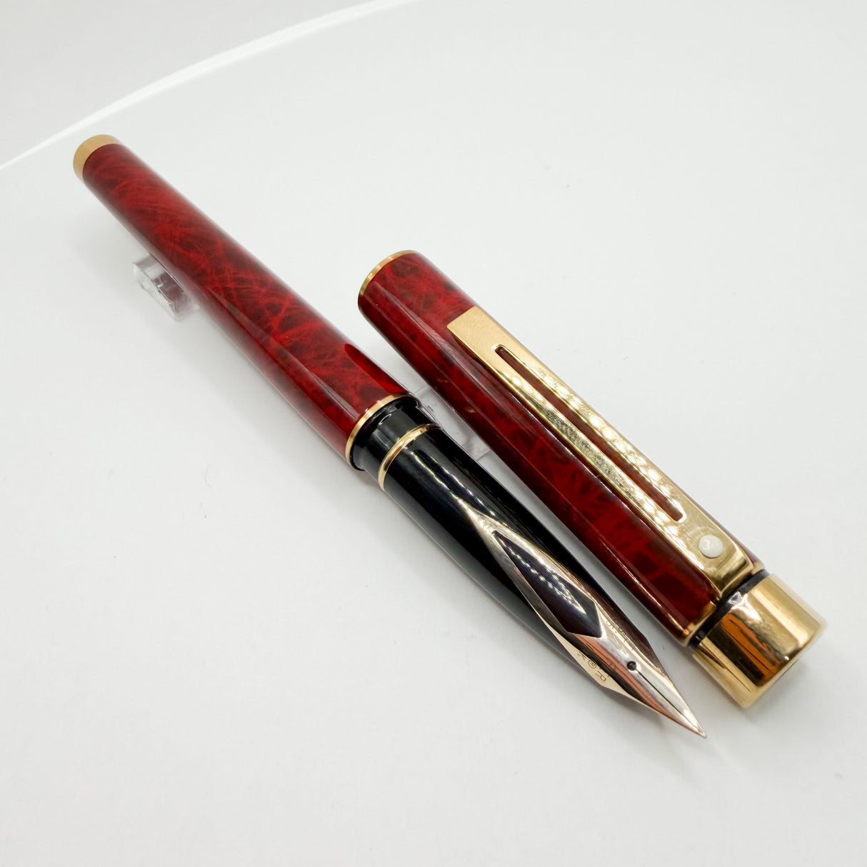 Sheaffer Full Size Targa Red Ronce Lacque Fountain Pen - Extra Fine 14kt Gold Nib