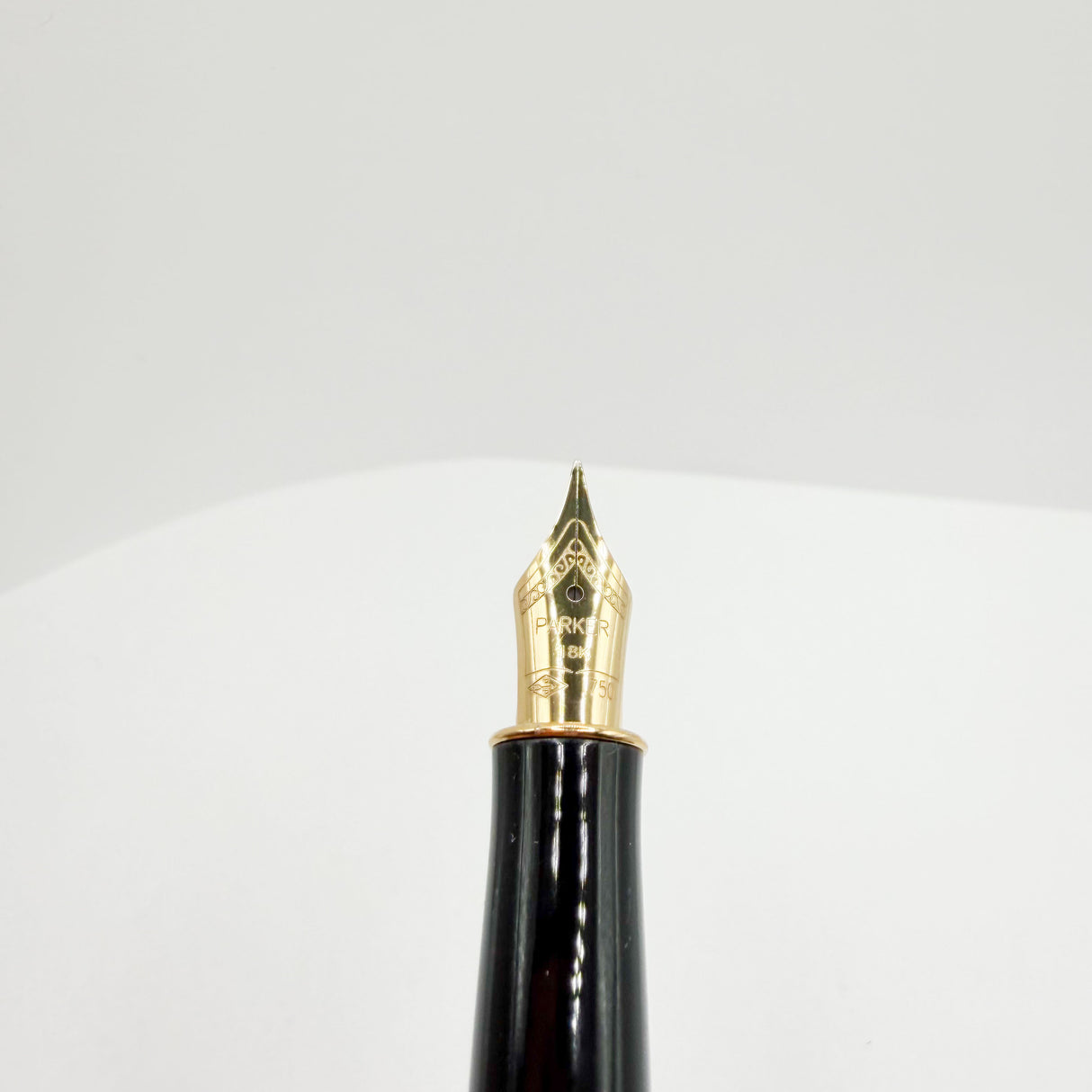 Parker Sonnet Moonbeam Lacque Marbled Charcoal/Ivory Fountain Pen - Fine 18kt Gold Nib