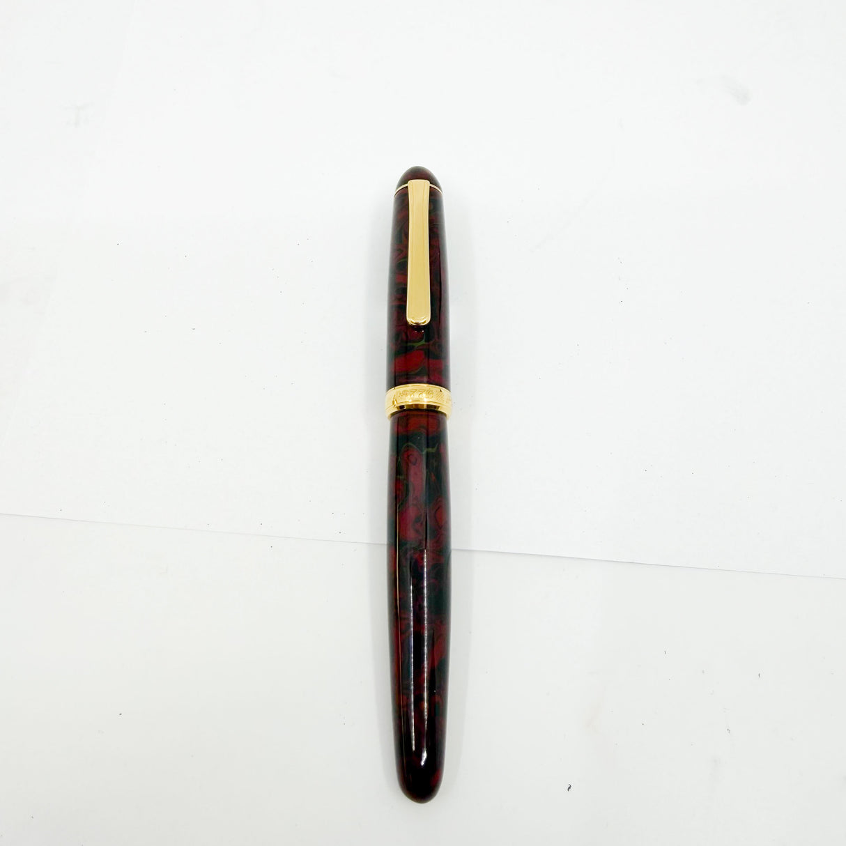 Platinum Larger Early-Style #3776 Marbled Red/Black Urushi Kara-nuri Fountain Pen - Fine 18 Kt Gold Nib