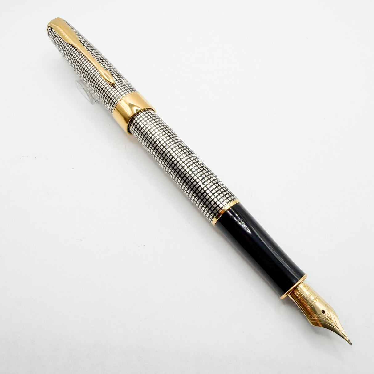 Parker Sonnet Sterling Silver Cisele Cross Hatch Fountain Pen - Extra Fine 18kt Gold Nib