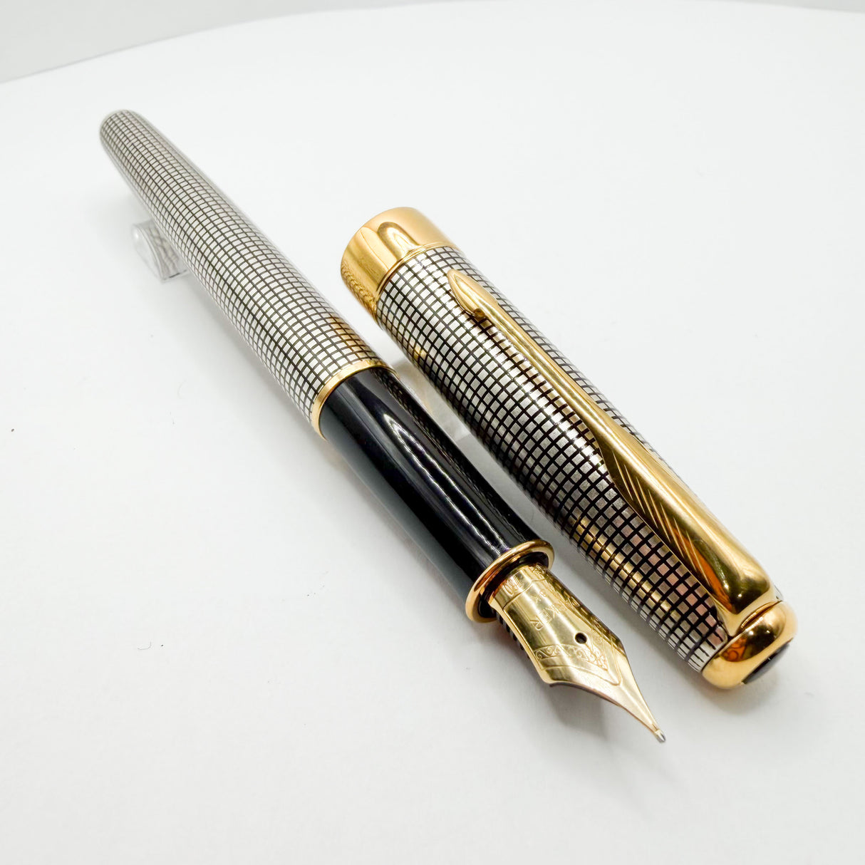 Parker Sonnet Sterling Silver Cisele Cross Hatch Fountain Pen - Extra Fine 18kt Gold Nib