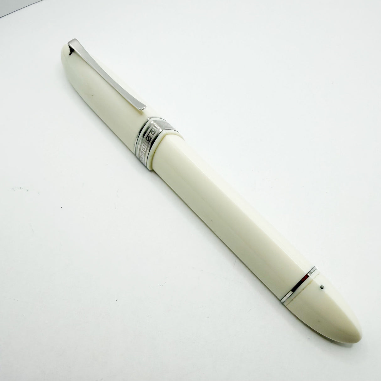 OMAS White 360 Triangular Fountain Pen - Flexible Fine 18kt Gold Nib