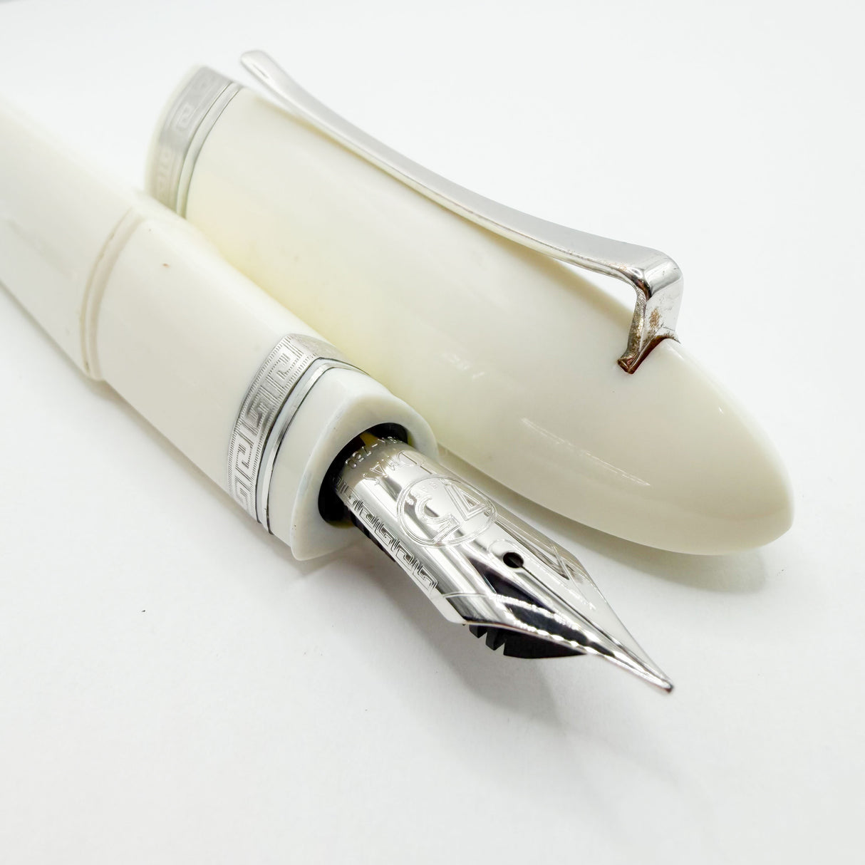 OMAS White 360 Triangular Fountain Pen - Flexible Fine 18kt Gold Nib