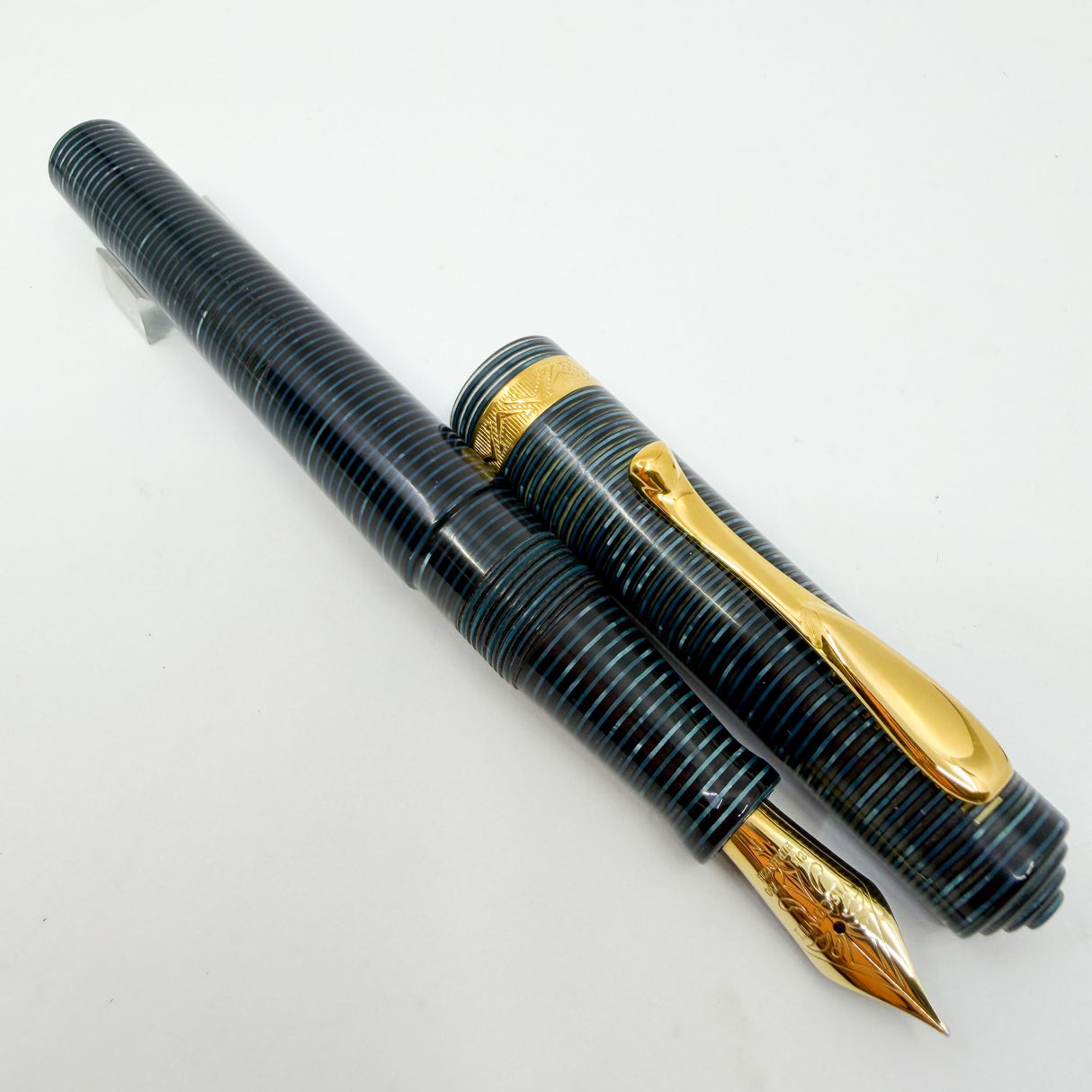 Visconti Manhattan Blue Celluloid Fountain Pen - Fine 18kt Gold Nib