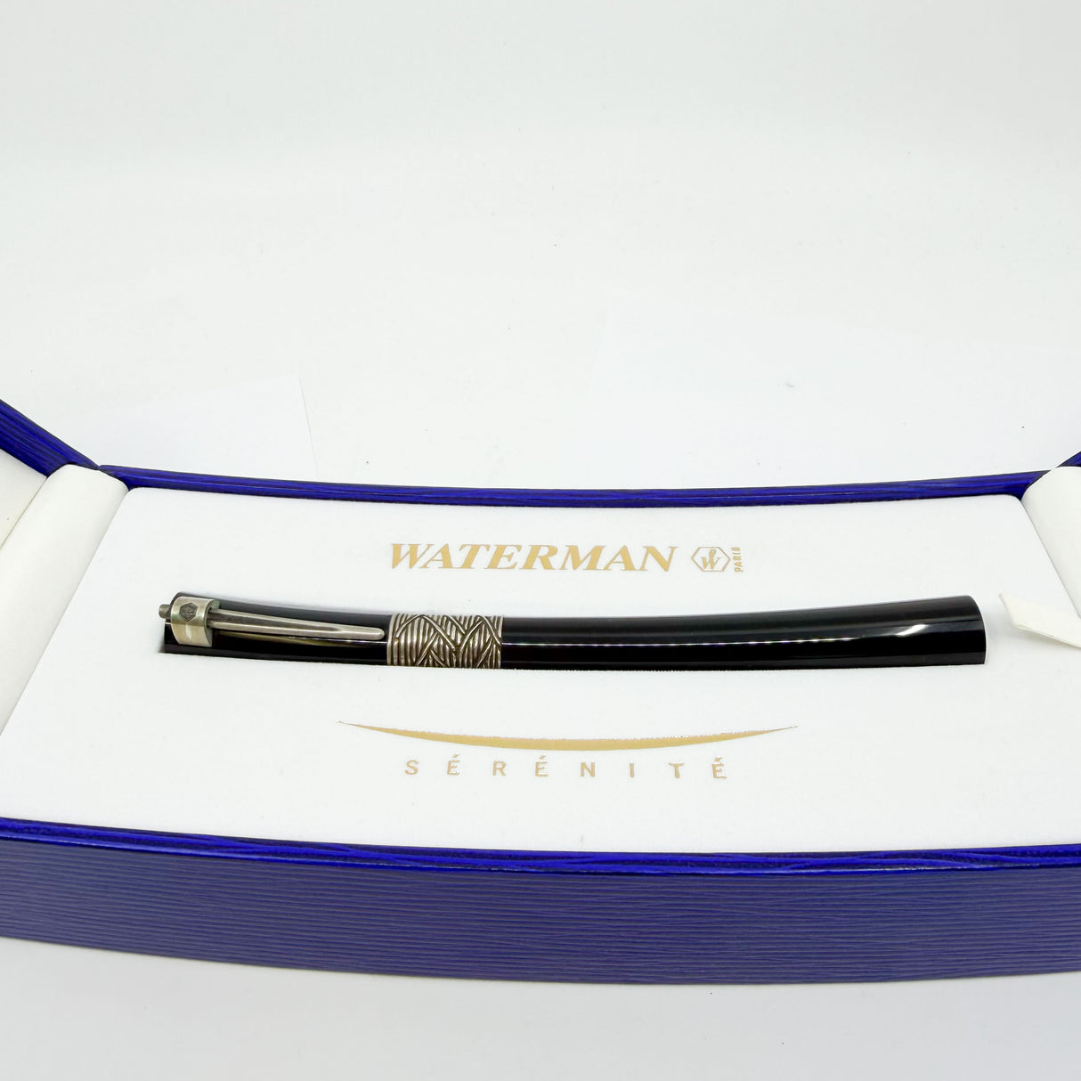 Waterman Black Serenite Fountain Pen - Medium 18kt Gold Nib