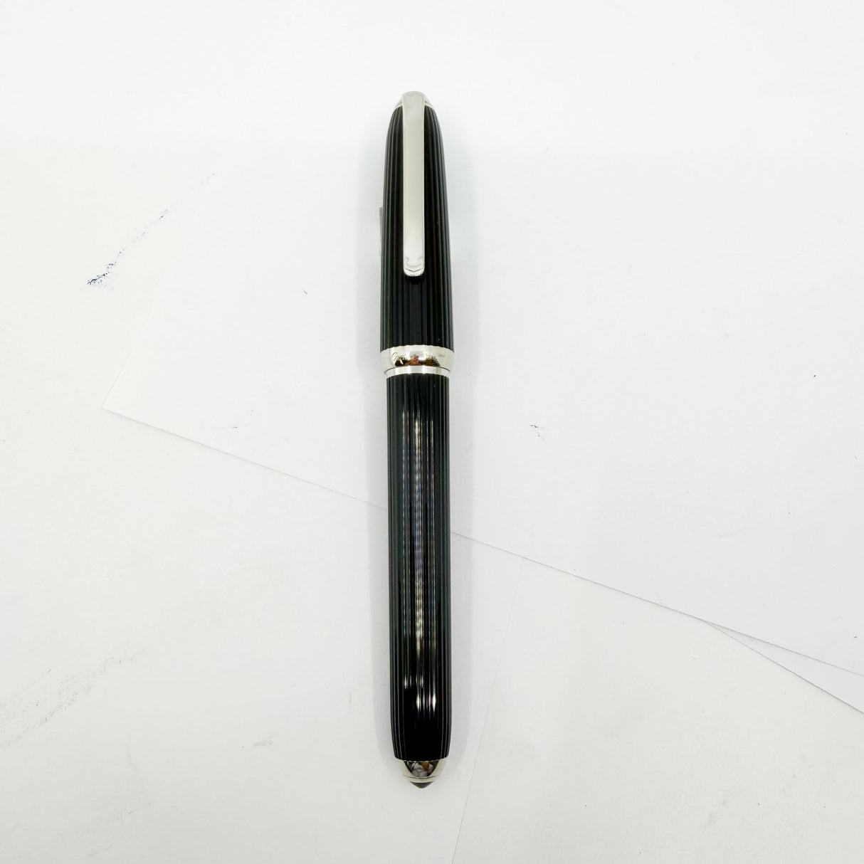 Cartier - Louis Cartier Black Composite Ribbed Fountain Pen - Fine 18kt Gold Nib