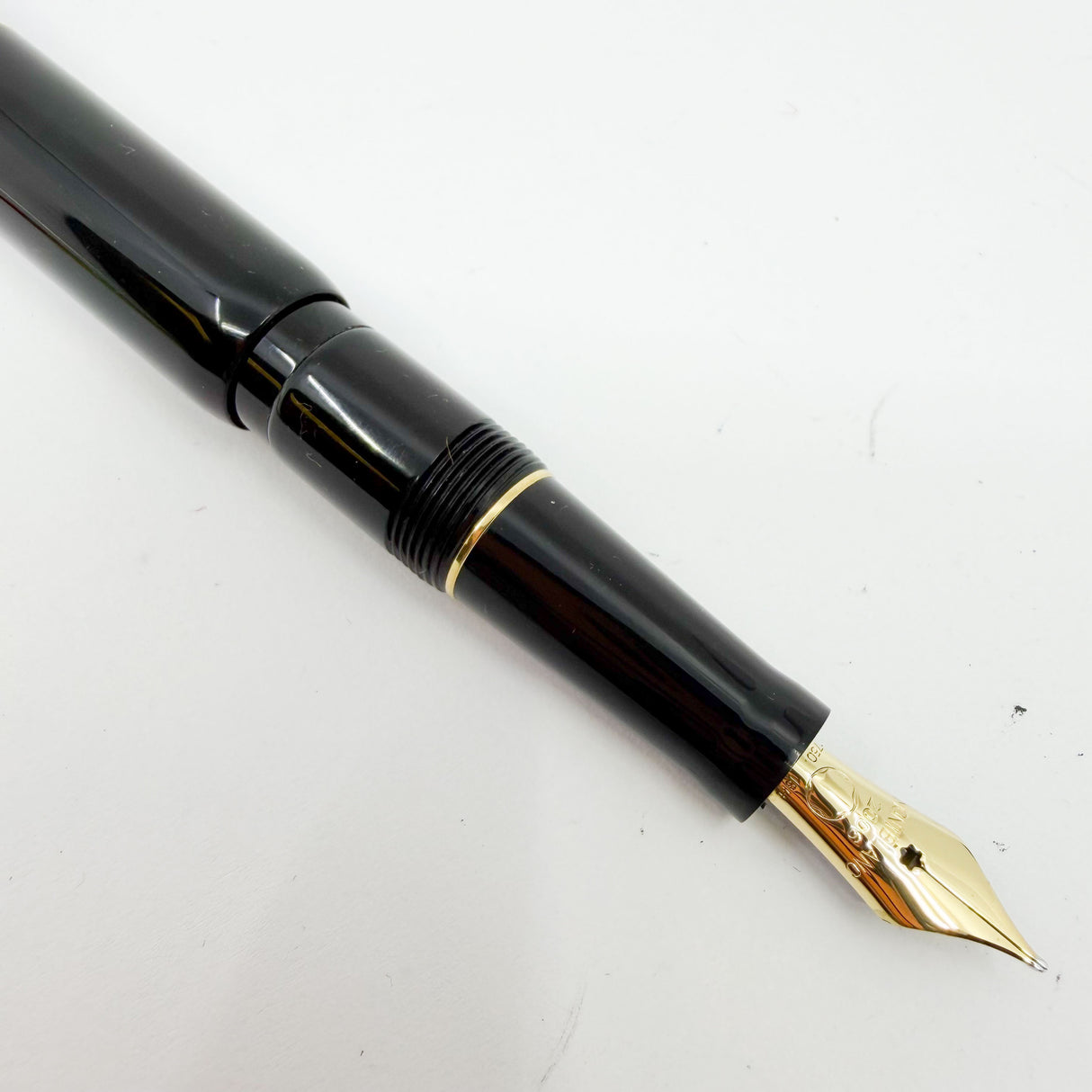 Montblanc Historical Limited Edition Fountain Pen Celebrating its 100th Anniversary - Fine 18kt Gold Retractable Nib