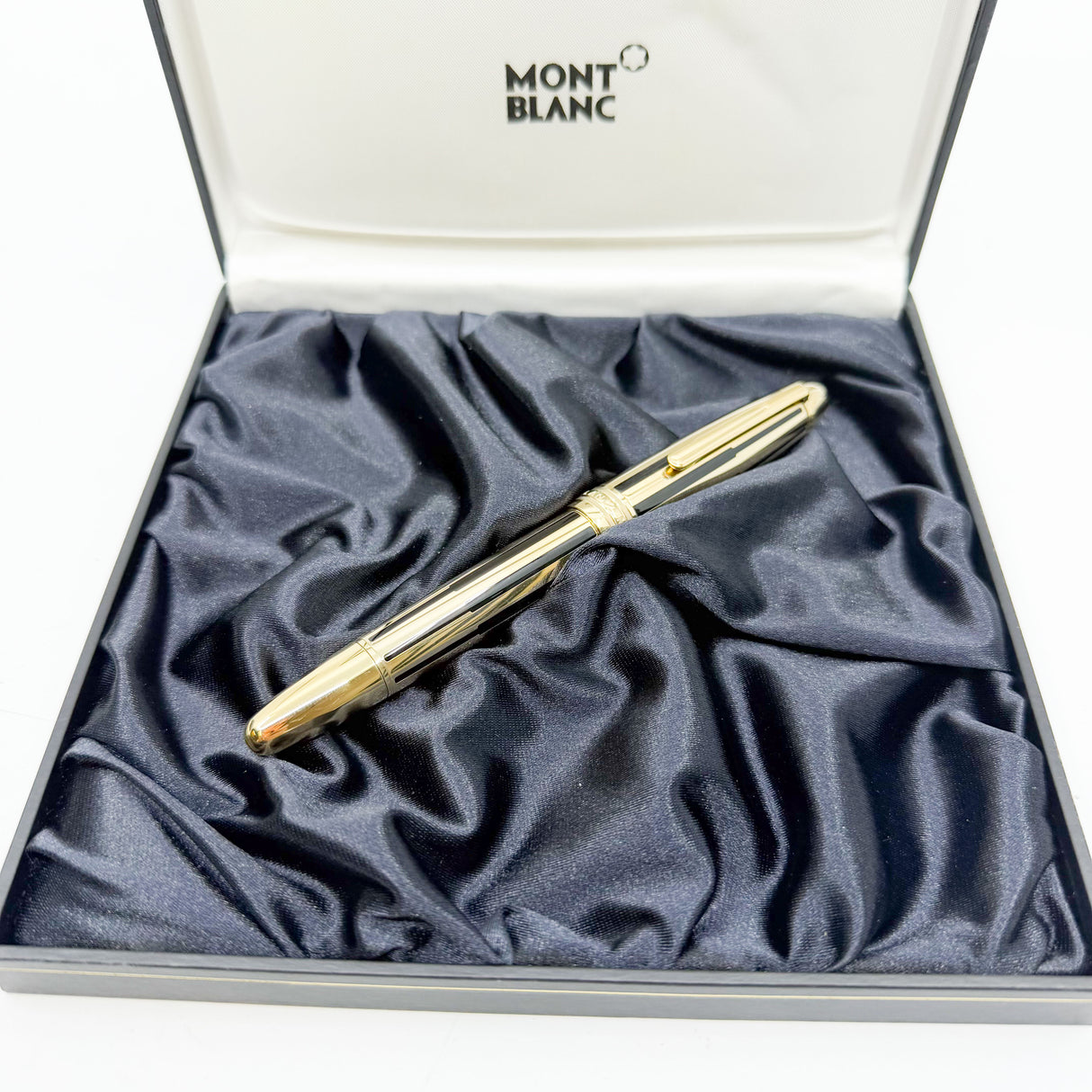 Montblanc Meisterstuck Solitaire Le Grand 146 Black Resin & Gold Plated Striped Filigree Fountain Pen - Fine 18kt Gold Nib