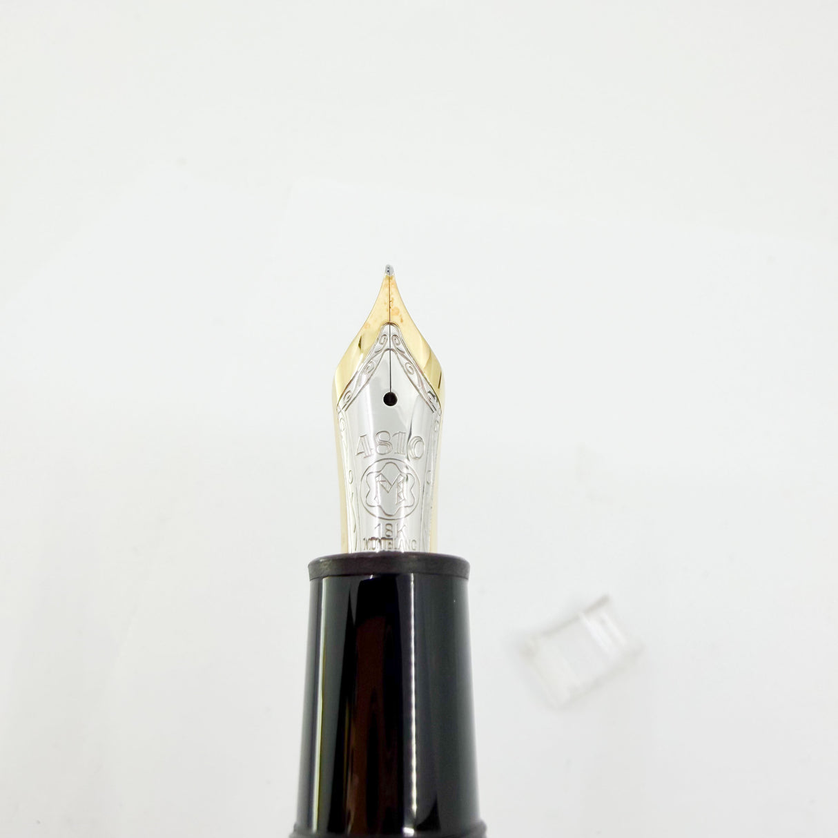 Montblanc Meisterstuck Solitaire Le Grand 146 Black Resin & Gold Plated Striped Filigree Fountain Pen - Fine 18kt Gold Nib