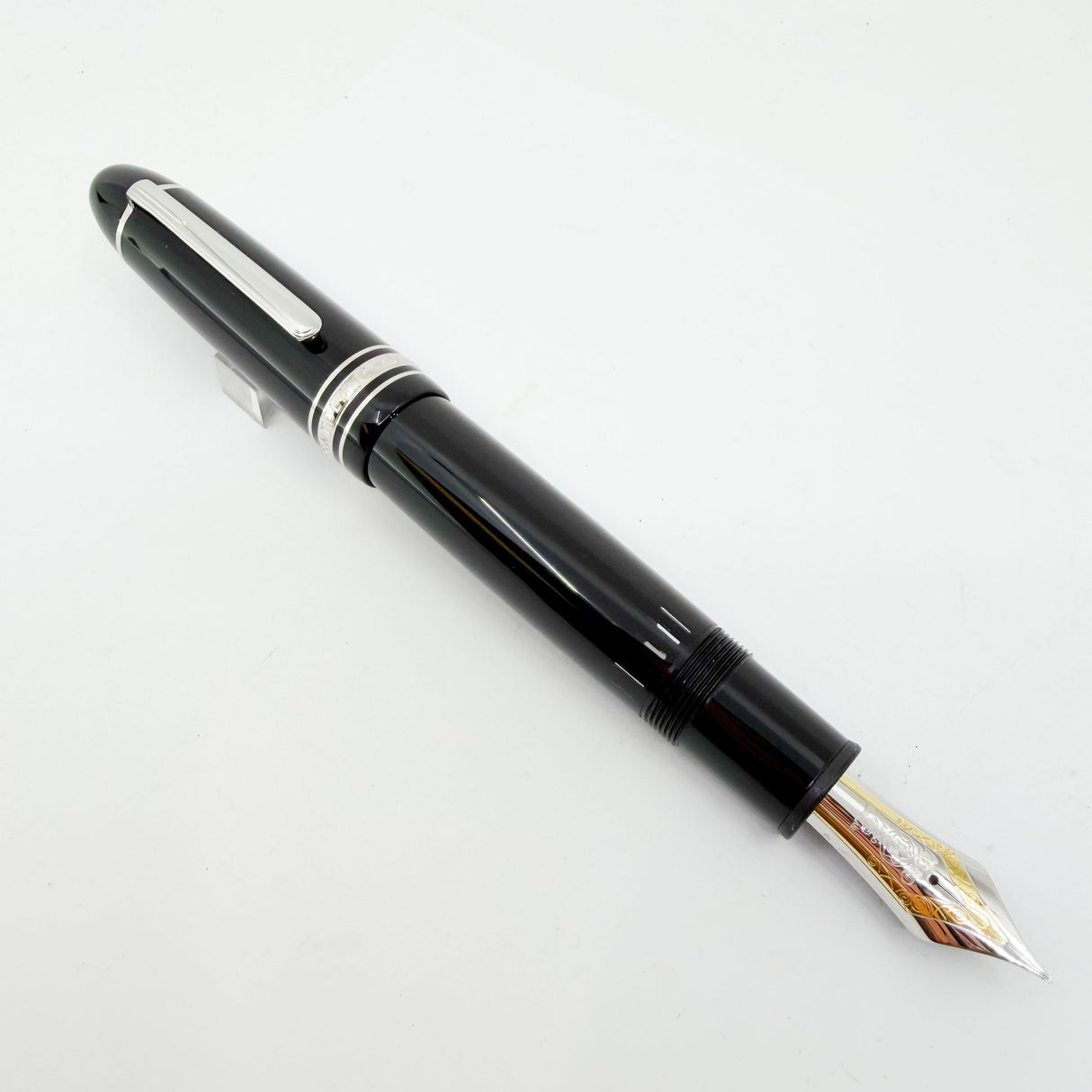 Montblanc Meisterstuck #P149 (Largest) Fountain Pen with Platinum Plated Trim - Fine 18kt Gold Nib