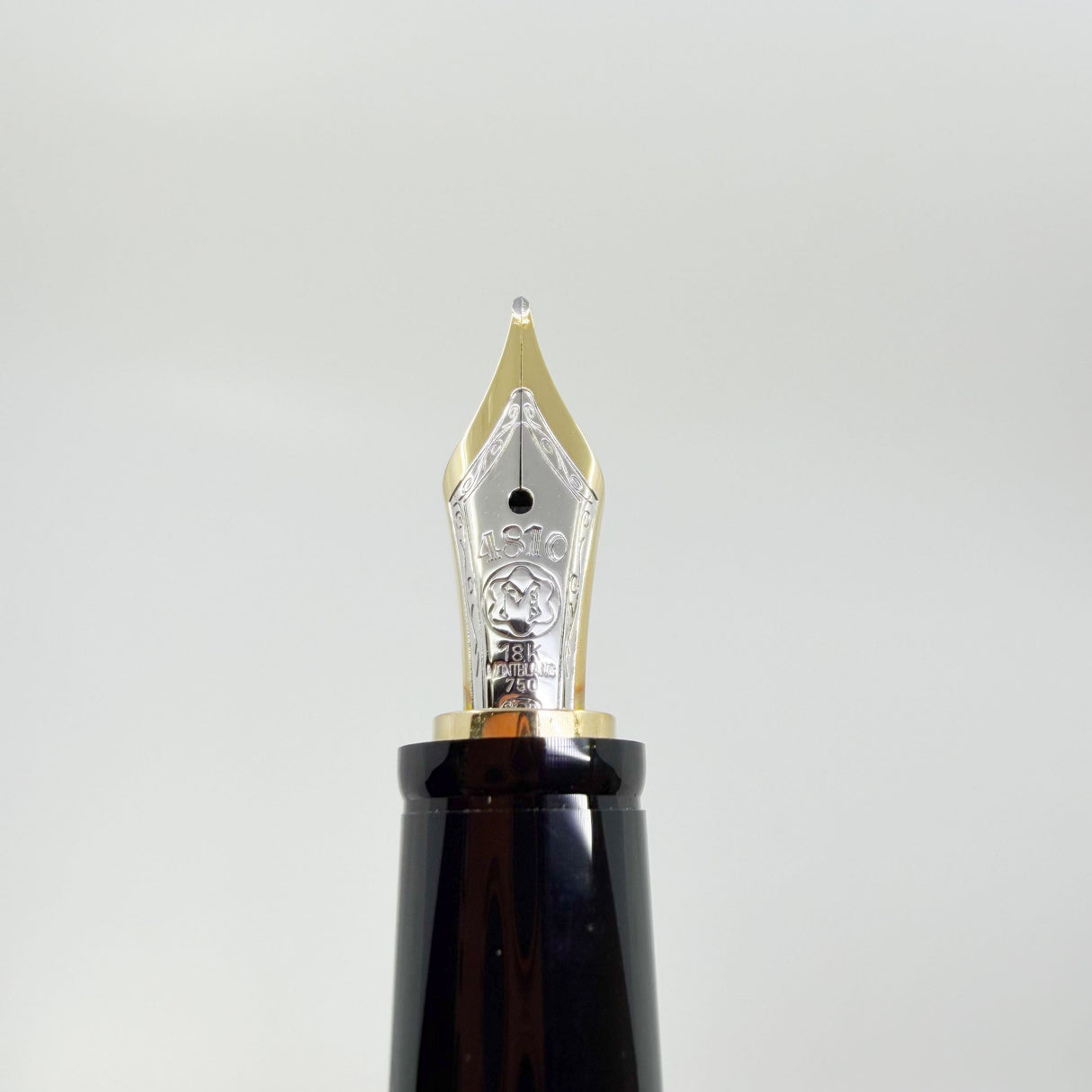 Montblanc Boheme Rouge - Black Resin Fountain Pen - Retractable Medium 18kt Gold Nib